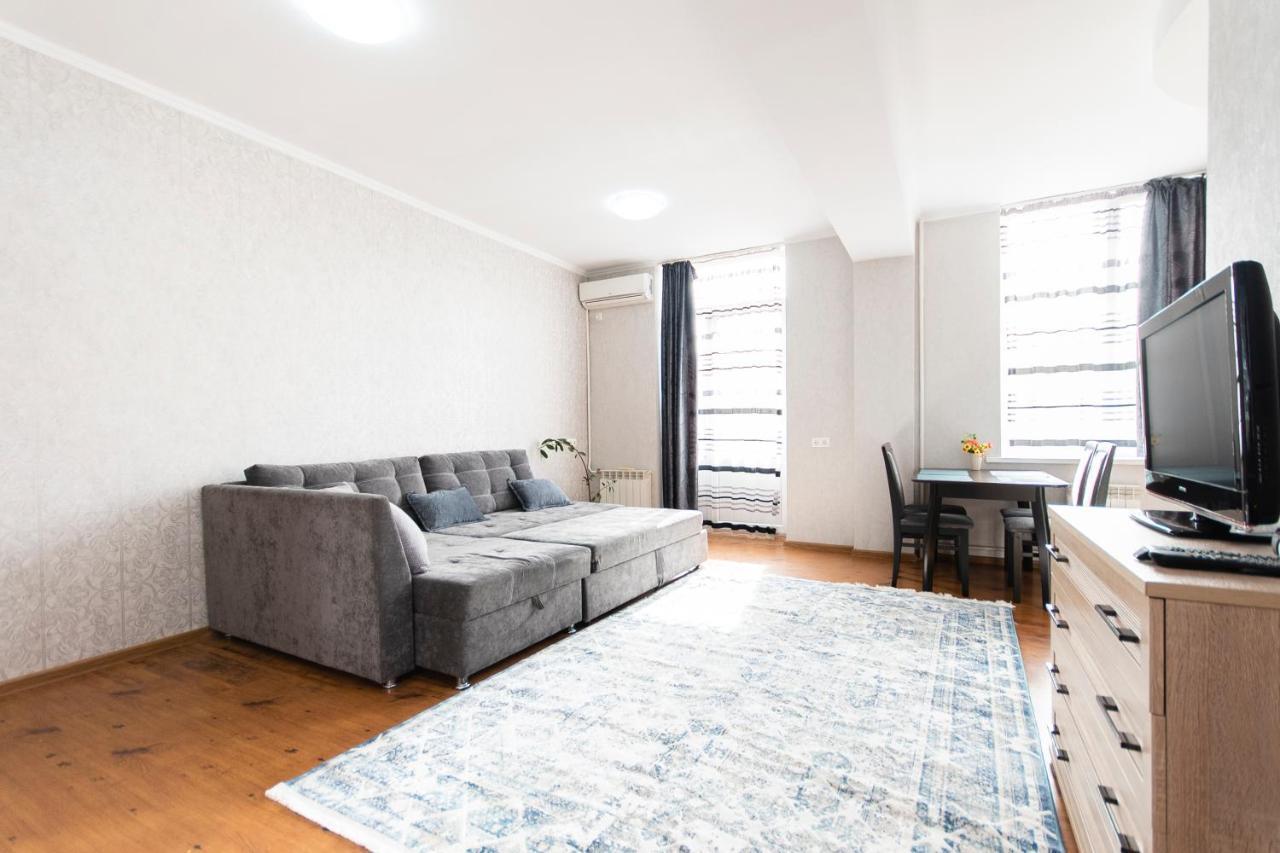 Comfortable Apartment In The Golden Square. Almaty Eksteriør billede