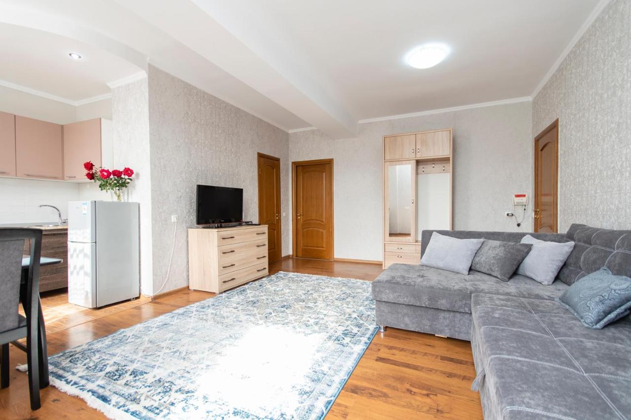 Comfortable Apartment In The Golden Square. Almaty Eksteriør billede
