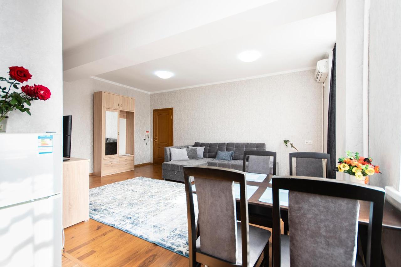Comfortable Apartment In The Golden Square. Almaty Eksteriør billede