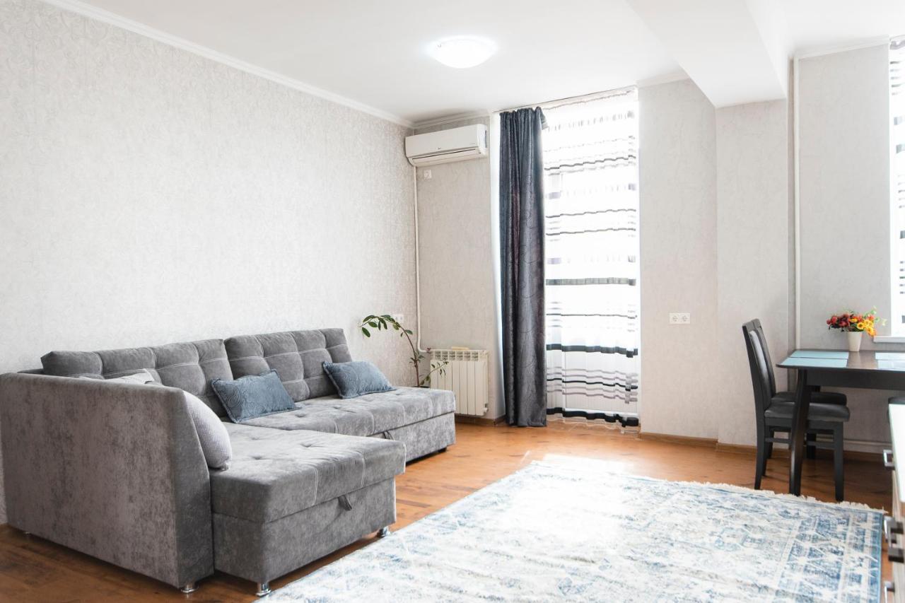 Comfortable Apartment In The Golden Square. Almaty Eksteriør billede